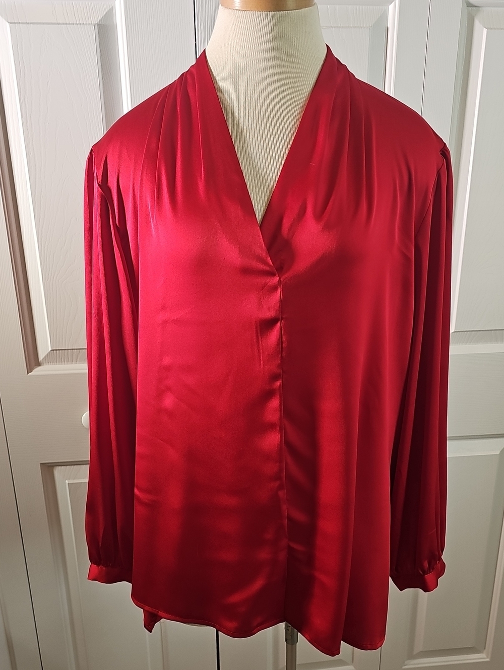 Chico's Satin V-Neck Blouse Women Sz 3 (16/18) Red Pleated Long Sleeve Polyester